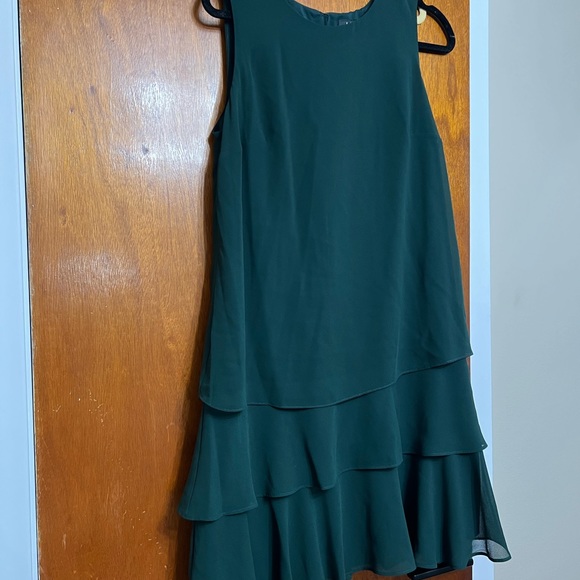 Green ruffled NWT size 8 Ralph Lauren dress. - Picture 6 of 6